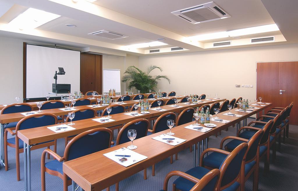 Wyndham Garden Hotel 4*